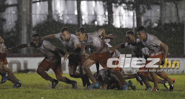 ¡Belleza, júbilo y llanto! Las imágenes curiosas de las semifinales del Ascenso