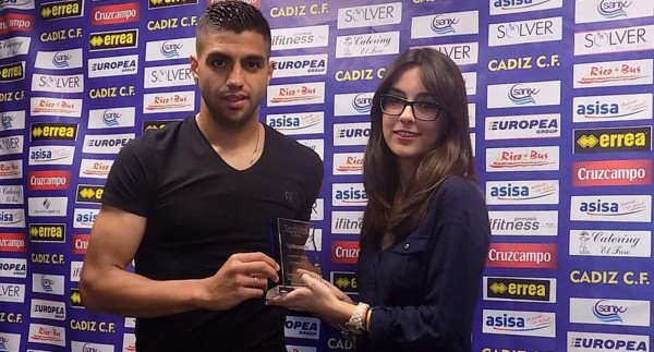 Jona Mejía recibió premio doble esta semana en el Cádiz