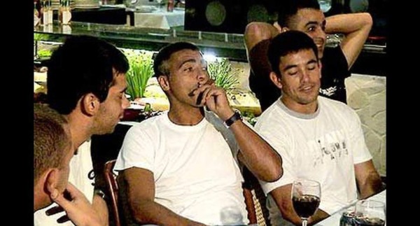 Escándalos, alcohol y prisión: Los futbolistas con una vida rebelde fuera de las canchas