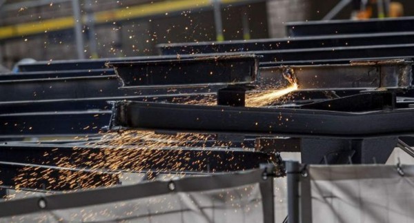 Comenzaron a poner el techo retráctil: Así marcha la remodelación del Santiago Bernabéu