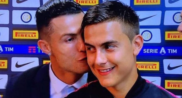 Un hondureño entre los besos, caricias y momentos más insólitos del fútbol