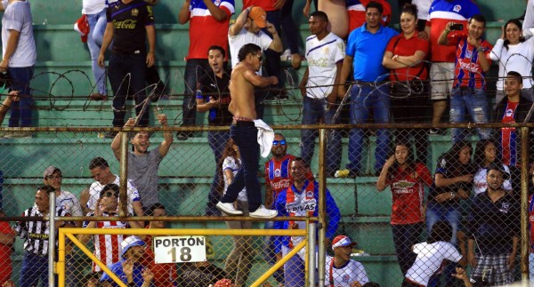 Las fotos más polémicas de los incidentes en el clásico sampedrano y capitalino