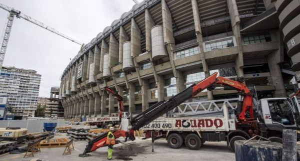 Comenzaron a poner el techo retráctil: Así marcha la remodelación del Santiago Bernabéu
