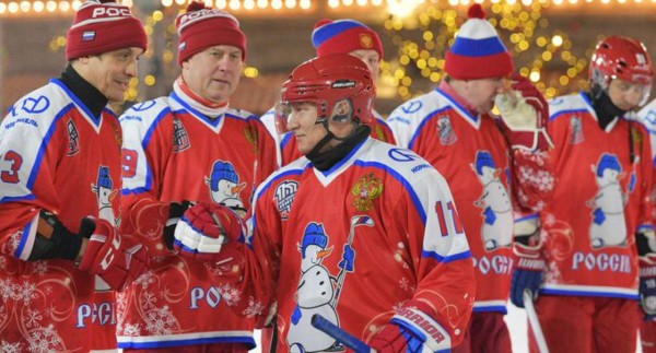 El talento oculto de Vladimir Putin: Juega hockey sobre hielo y queda como máximo goleador