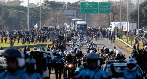 Regreso con gloria: la Albiceleste campeona de América llegó a Argentina tras coronarse en Brasil
