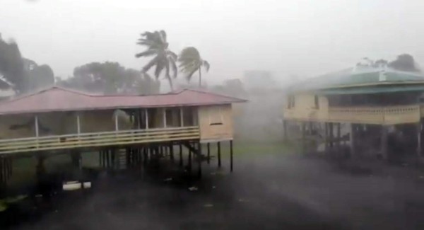 ¡Inundaciones, evacuaciones y rescates! Huracán Eta descarga su furia en territorio hondureño