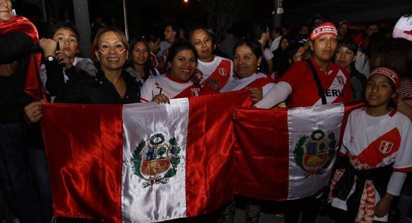 El impresionante recibimiento de la Selección de Perú a su llegada a Buenos Aires