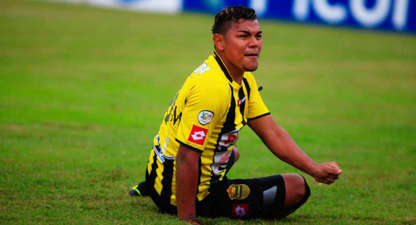 Mario Martínez pone a temblar al Real España