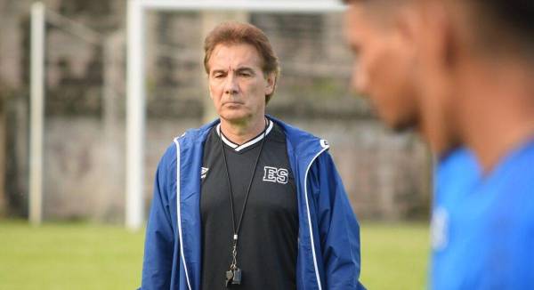Carlos de los Cobos cuenta con siete años de experiencia dirigiendo en el fútbol salvadoreño.