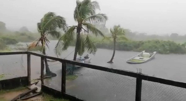 ¡Inundaciones, evacuaciones y rescates! Huracán Eta descarga su furia en territorio hondureño