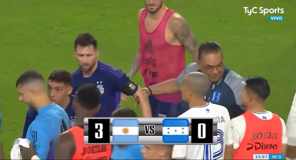 Lo tomó del brazo y le llovieron críticas: kinesiólogo de Honduras revela el gesto de Messi ante su polémica foto