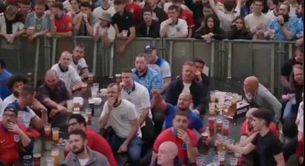 Los aficionados de Inglaterra se mantienen a la expectativa del partido entre Inglaterra - Irán.