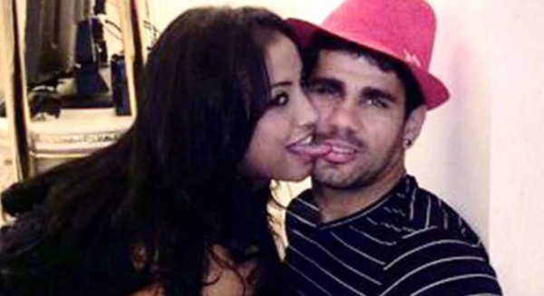 Encuentran fotos íntimas de Diego Costa y Gabriel Jesús con la misma mujer en una biblia