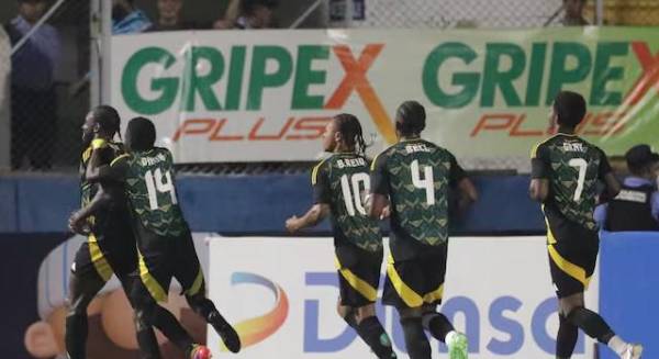 Así celebró Michail Antonio su gol ante Honduras en el estadio Chelato Uclés.