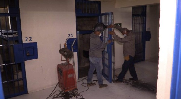 ¡No verán la luz del sol! Pandilleros salvadoreños son aislados en celdas oscuras y calurosas