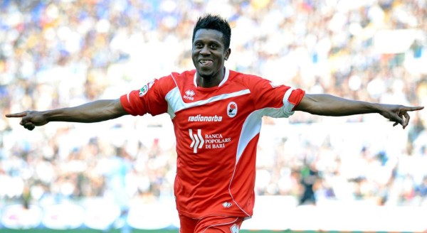Bari, exclub de Edgar Álvarez se declara en quiebra pero presidente del Napoli lo compra