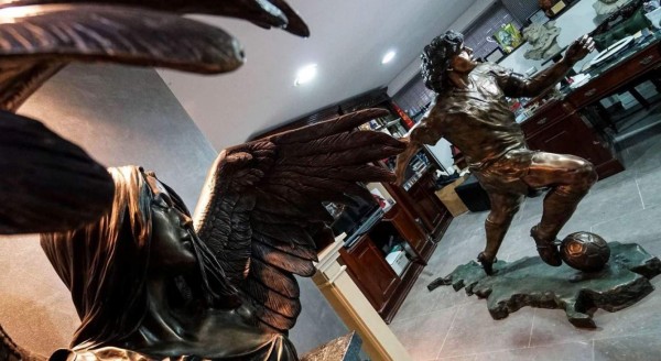 ¡De bronce para que sea eterna! Así es la hermosa estatua de Diego Maradona en Napolés