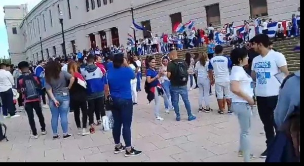 Hondureños en Barcelona: De la ilusión a la frustración por ver a la selección de Honduras