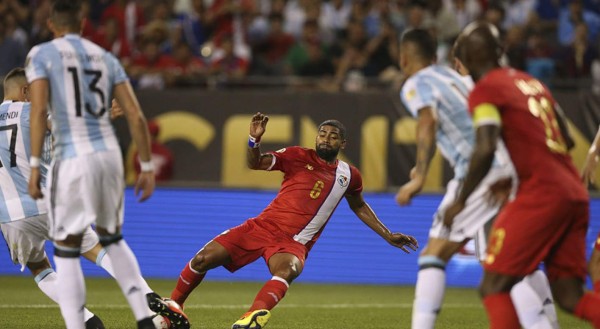 Con triplete de Messi, Argentina humilla a Panamá y avanza en la Copa América