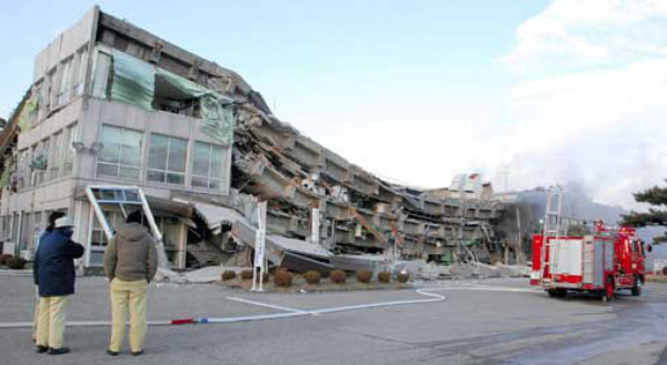 Terremoto y tsunami azotaron Japón