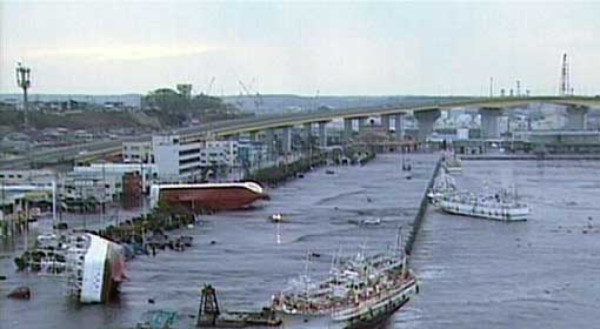 Terremoto y tsunami azotaron Japón