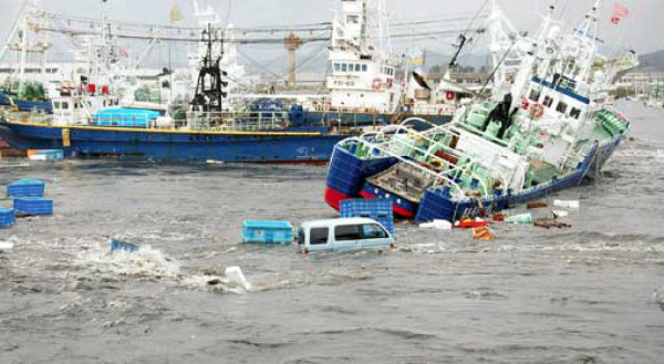 Terremoto y tsunami azotaron Japón