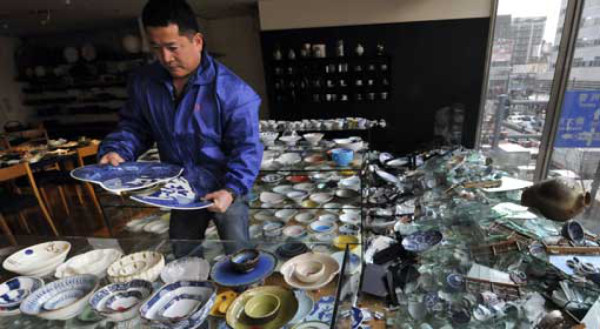 Terremoto y tsunami azotaron Japón