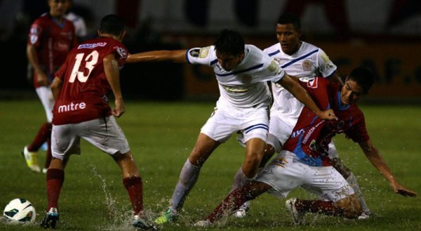El Salvador: FAS viaja a su debut en Concacaf con 14 jugadores