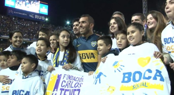 La 'Bombonera' explotó de alegría con Carlos Tévez