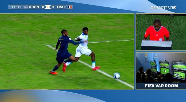 Daniel Carter Bodden provocó la expulsión de Francia a los 13 minutos.