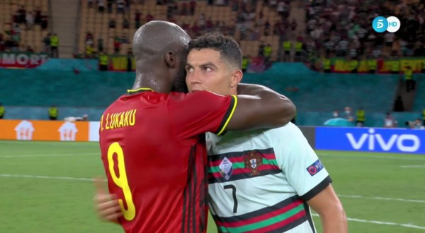 El adiós de CR7: Abrazo con Lukaku y crack del Real Madrid, rostro de indignación y el arrojo del brazalete