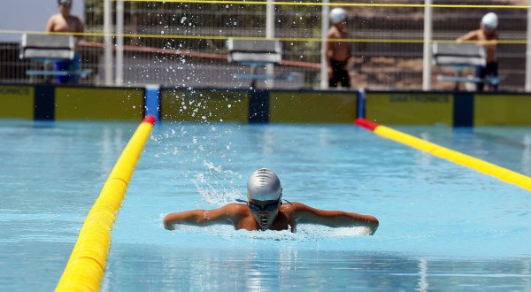 Alegría y deportivismo: Las mejores imágenes del campeonato nacional de natación