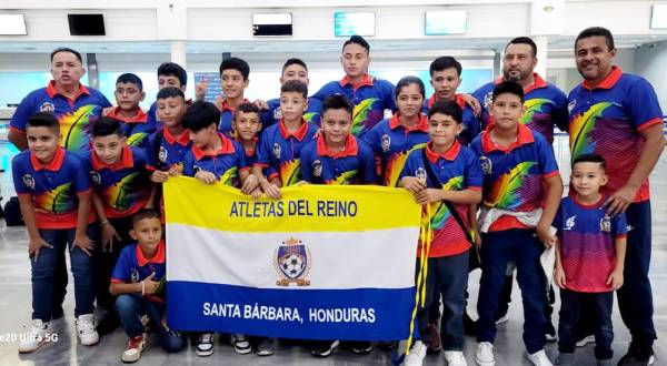Los niños de la academia Atletas del Reino viajaron muy contentos por esta nueva experiencia.