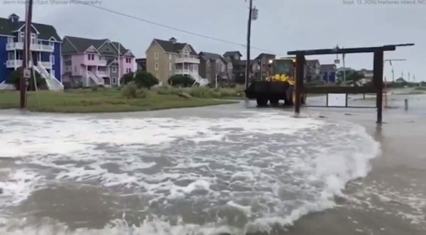 Huracán Florence toca tierra y comienza a desatar su furia en costa este de Estados Unidos