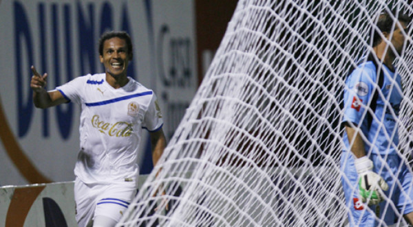 Caetano se puso la camisa de héroe