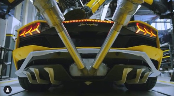 Dybala responde a Cristiano Ronaldo comprándose un espectacular Lamborghini Aventador