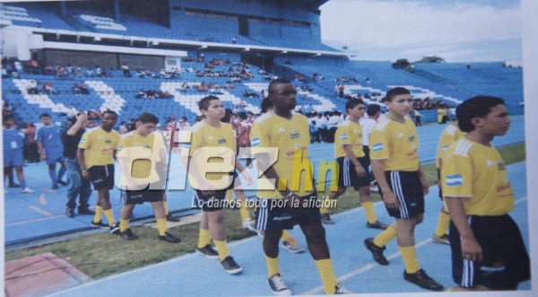 FOTOS: El álbum inédito de Alberth Elis en torneos colegiales