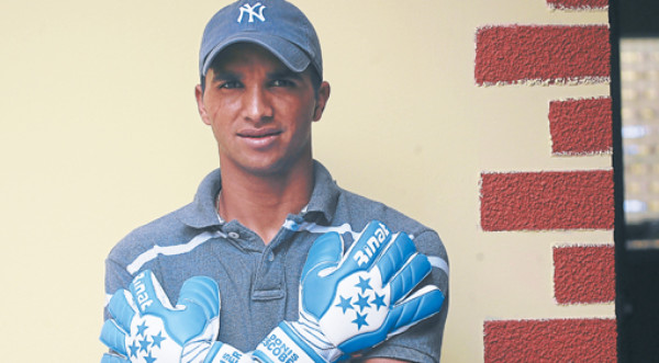 'Me gusta jugar de negro': Donis Escober