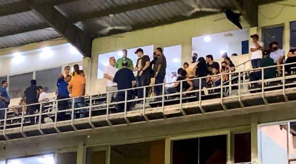 Así se encontraba el alcalde Roberto Contreras tras el incidente en el Morazán.