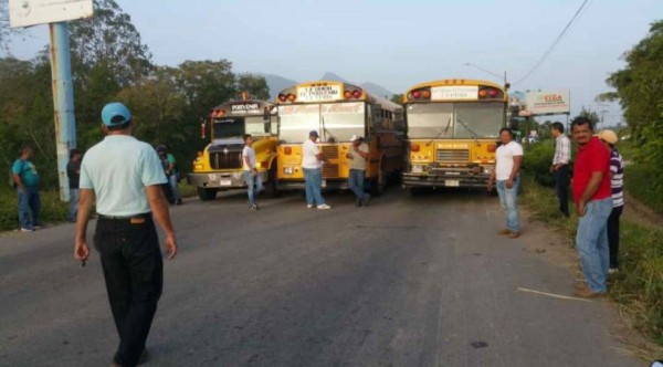 FOTOS: Carreteras bloqueadas por paro de transportistas de Honduras
