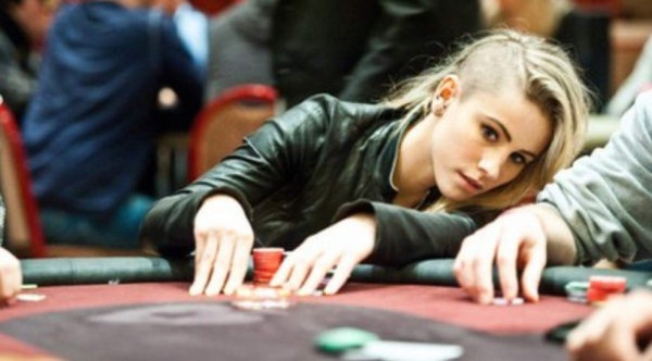 La nueva novia de Fellaini, una amante del póker