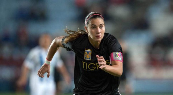 La novia de Roger Espinoza y una hondureña entre las futbolistas más bonitas del mundo