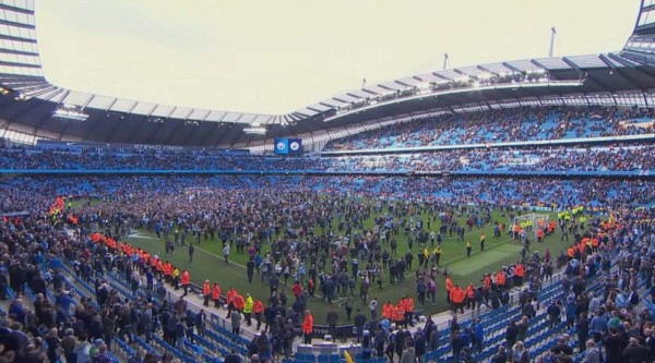 ¡Al borde de la locura! Éxtasis en Manchester tras conquistar la Premier League