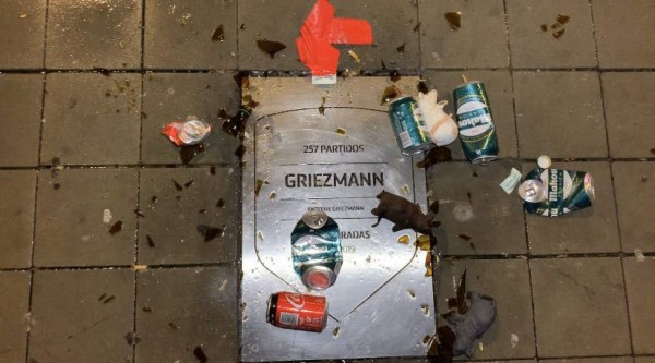 Messi sienta a Héctor Herrera y famoso personaje hondureño en el Atlético-Barcelona