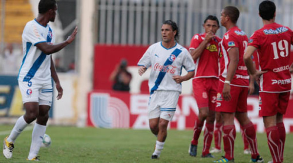 Olimpia golea al Vida y también es líder