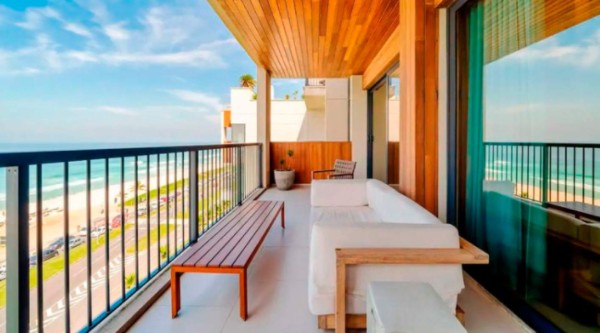 Así es la nueva vida de Adriano: vende su mansión por una millonada y se muda a un hotel; solo se llevó sus trofeos