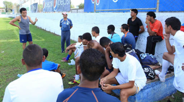 Rambo de León entrena con Platense