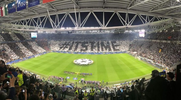 Las imágenes que no se vieron por TV: El saludo de Alves a Messi y Neymar