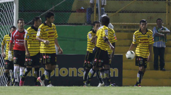 EN VIVO: R. España vuelve a decepcionar