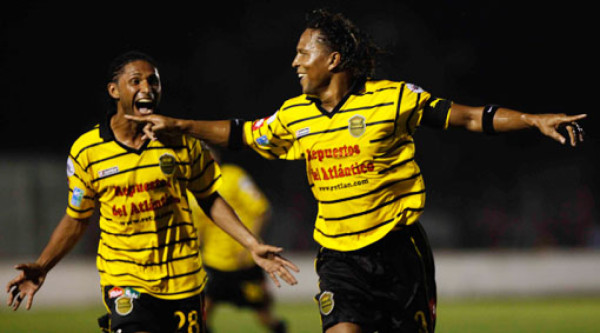 Carlos Pavón ya superó los 100 goles